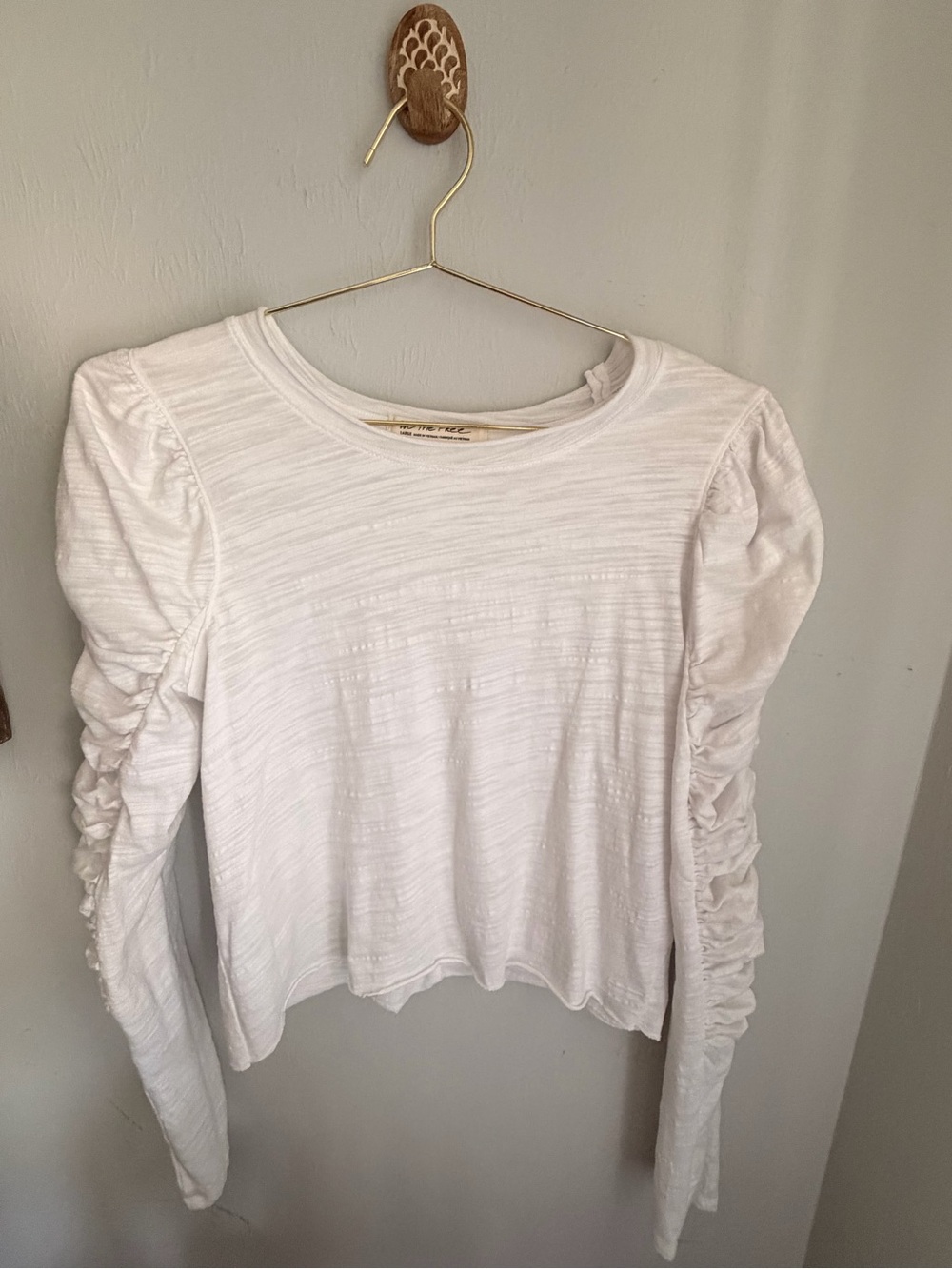 Free People White Ruched Sleeve Long-Sleeve Tee